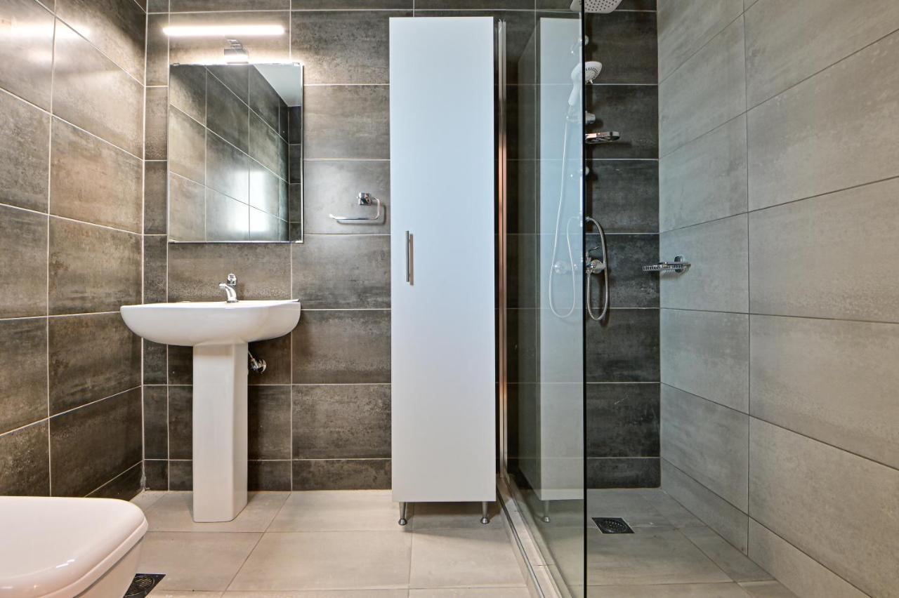 Charming Apartment With A Sea View Terrace Piraeus Luaran gambar